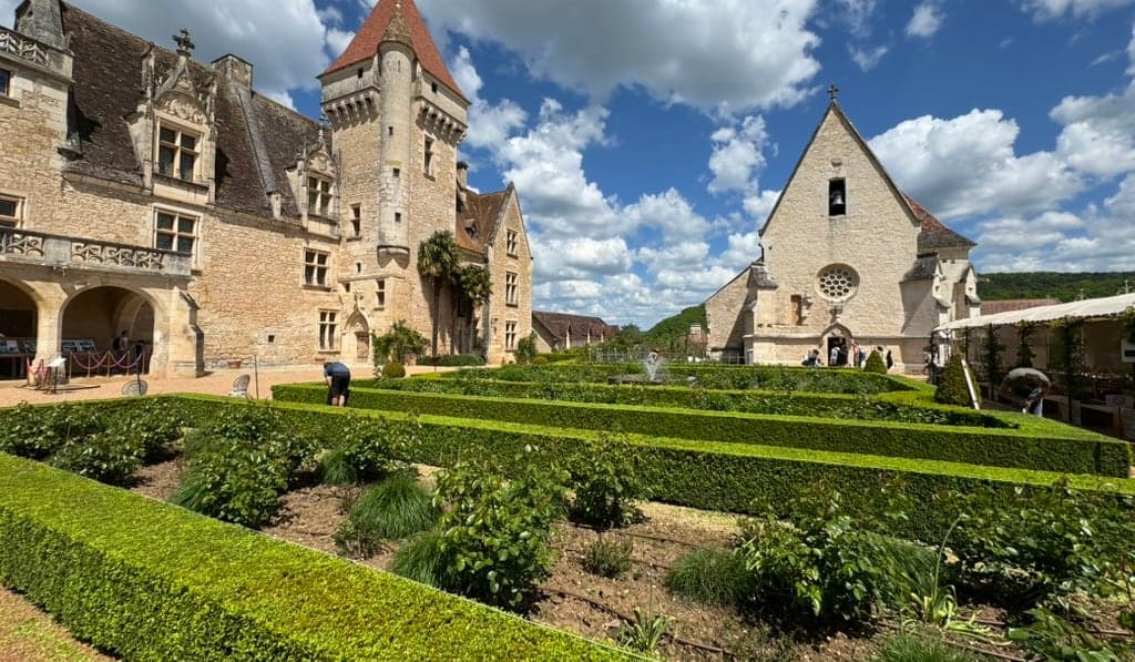 Castles, Gardens and History: A Three-Day Circuit from Périgord Noir